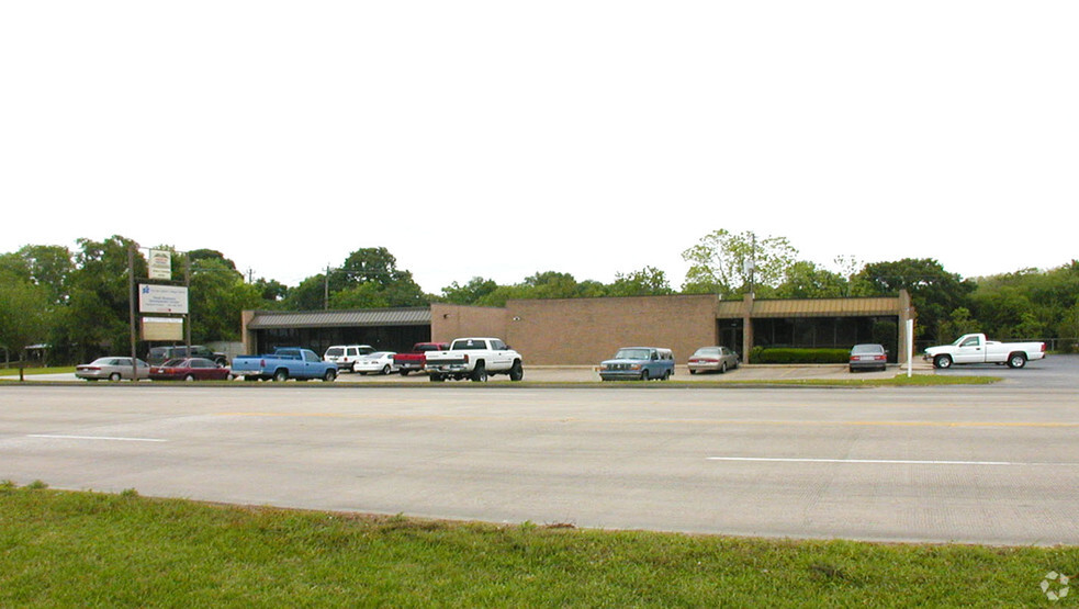 Primary Photo Of 2006 Broadway St, Pearland Office For Lease