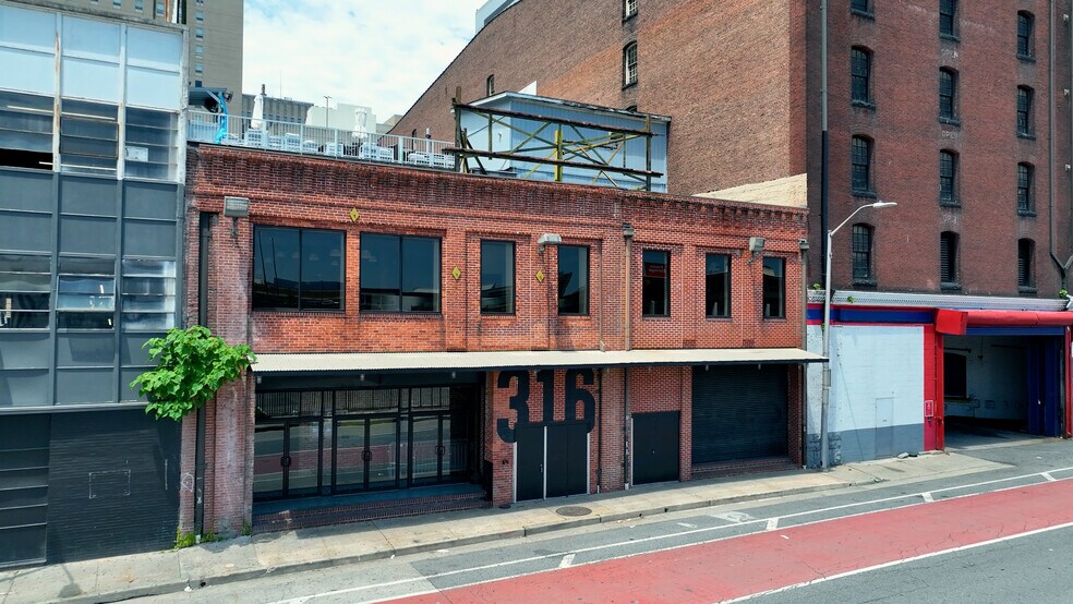 Primary Photo Of 316-318 Guilford Ave, Baltimore Bar For Sale