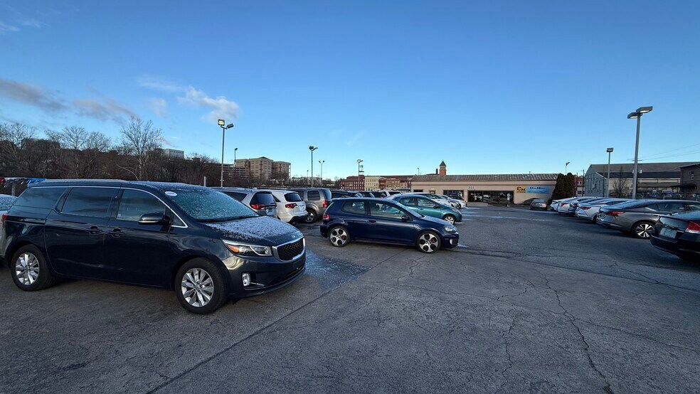 More Photos Of 124 3rd St, Allentown Auto Dealership For Lease