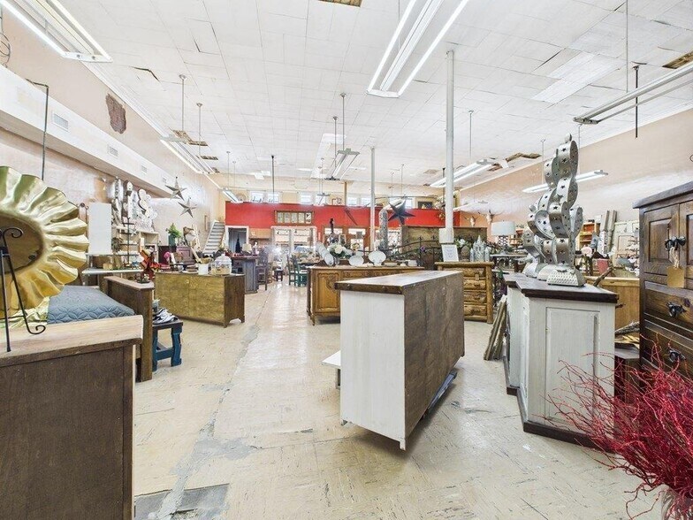 More Photos Of 236 S Oak St, Pecos Storefront For Sale