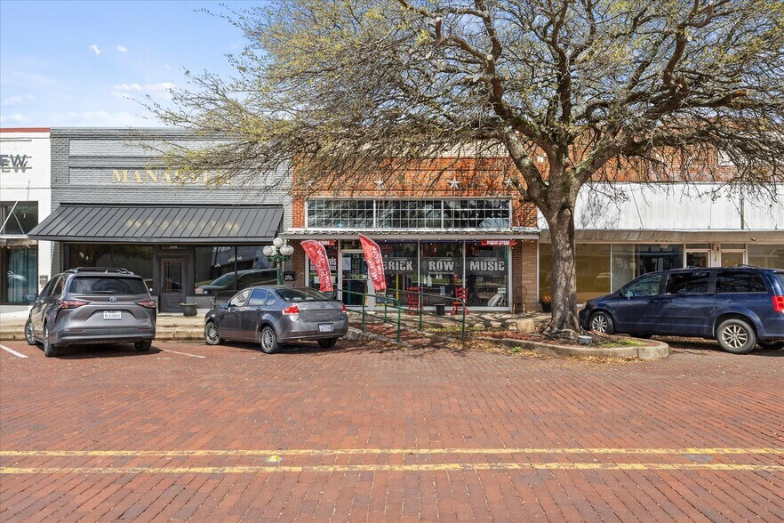 More Photos Of 1132 Main St, Commerce Flex For Sale