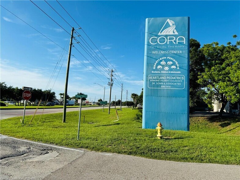 More Photos Of 346 E Royal Palm St, Lake Placid Office For Sale