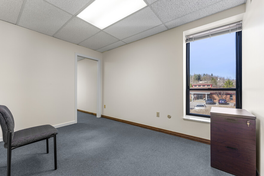 More Photos Of 600 Commerce Dr, Coraopolis Office Residential For Sale