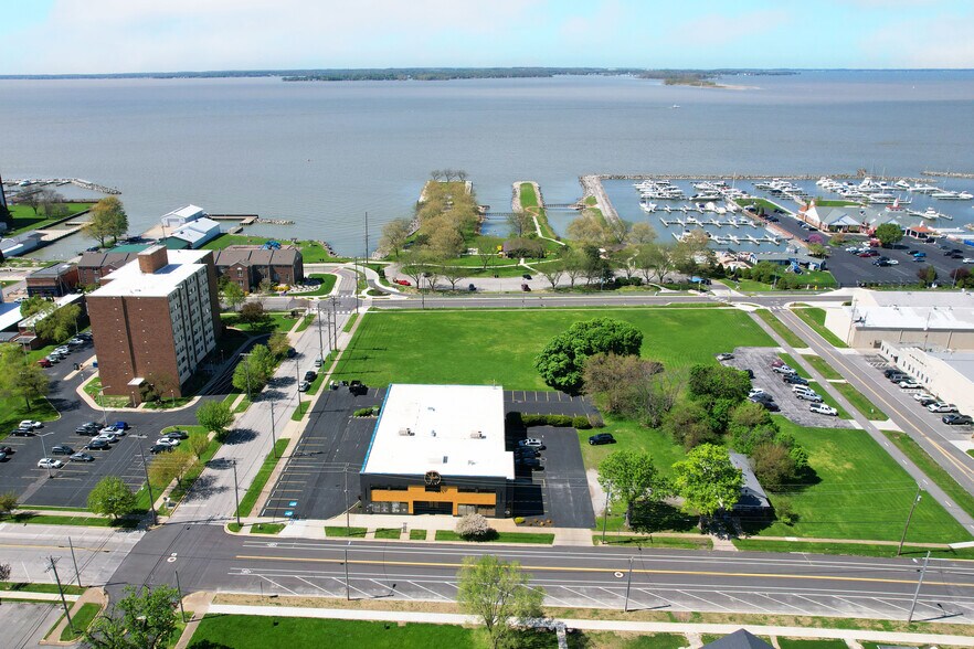 More Photos Of 419 E Market St, Sandusky Hotel For Sale