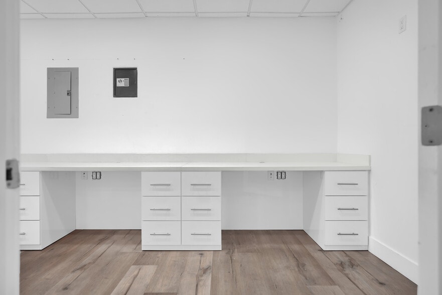 More Photos Of 7311 NW 12th St, Doral Light Distribution For Sale