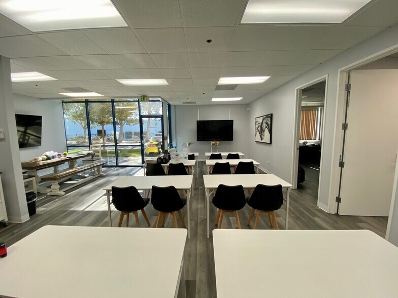 More Photos Of 28303-28319 W Industry Dr, Valencia Warehouse For Lease