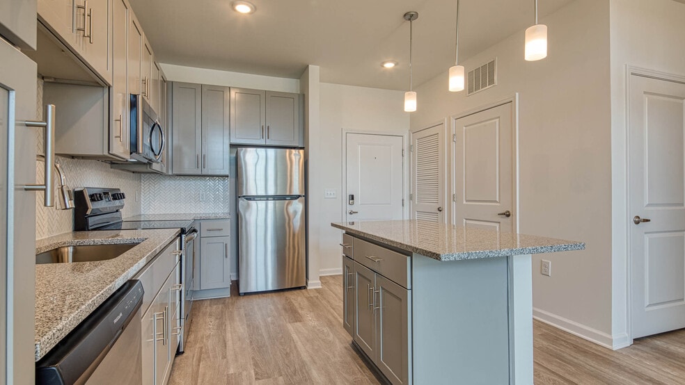 More Photos Of 5401 Commonwealth Centre Pky, Midlothian Apartments For Sale