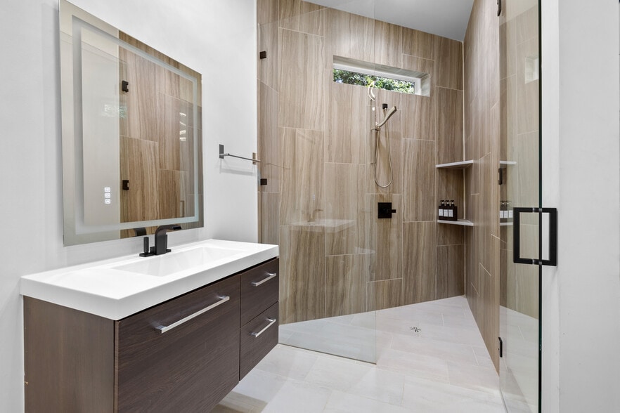 More Photos Of 2401 Greenglade Rd NE, Atlanta Specialty For Sale