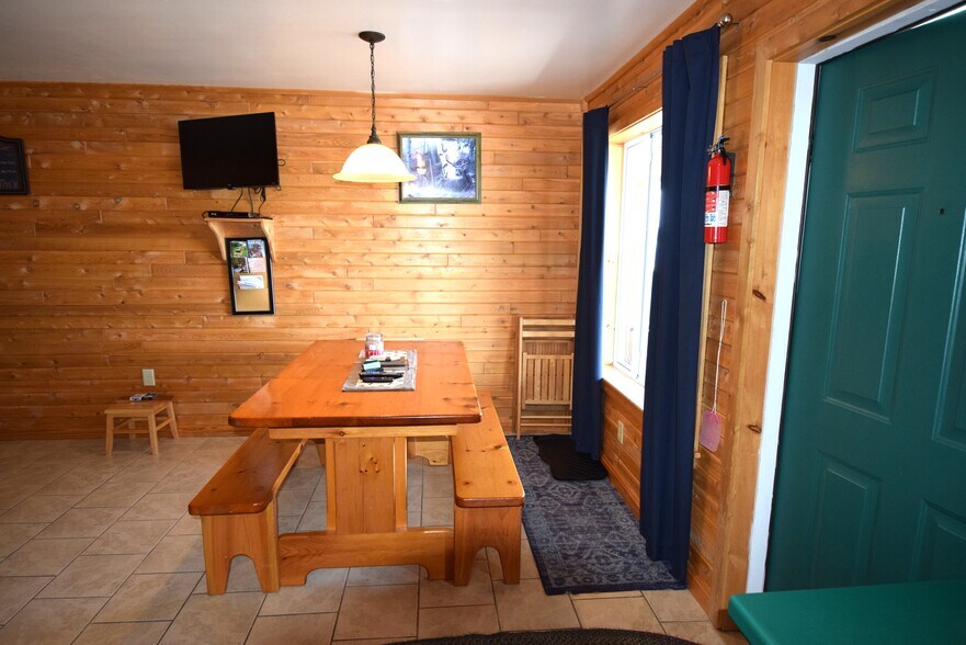 More Photos Of 109 Sinclair Rd, Sinclair Sports And Entertainment For Sale