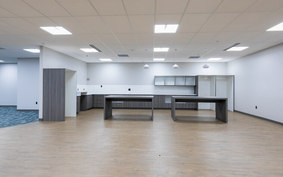 More Photos Of 7650 Magna Dr, Belleville Medical For Lease