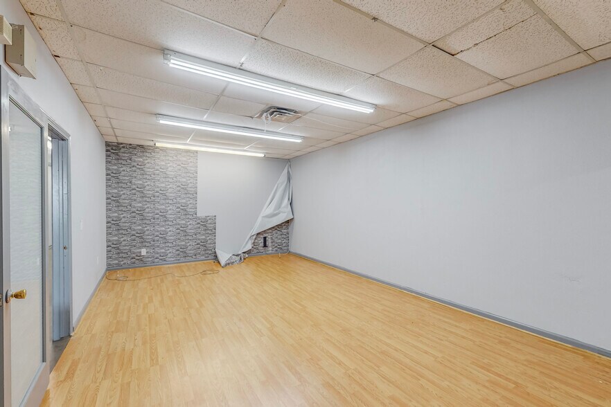 More Photos Of 8120 White Settlement Rd, White Settlement Coworking Space