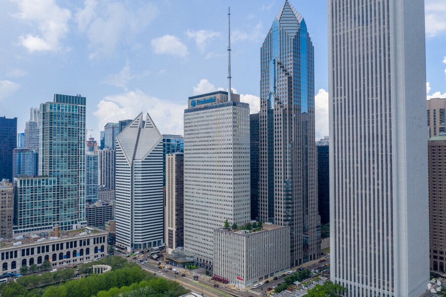 More Photos Of 130 E Randolph St, Chicago Office For Sale