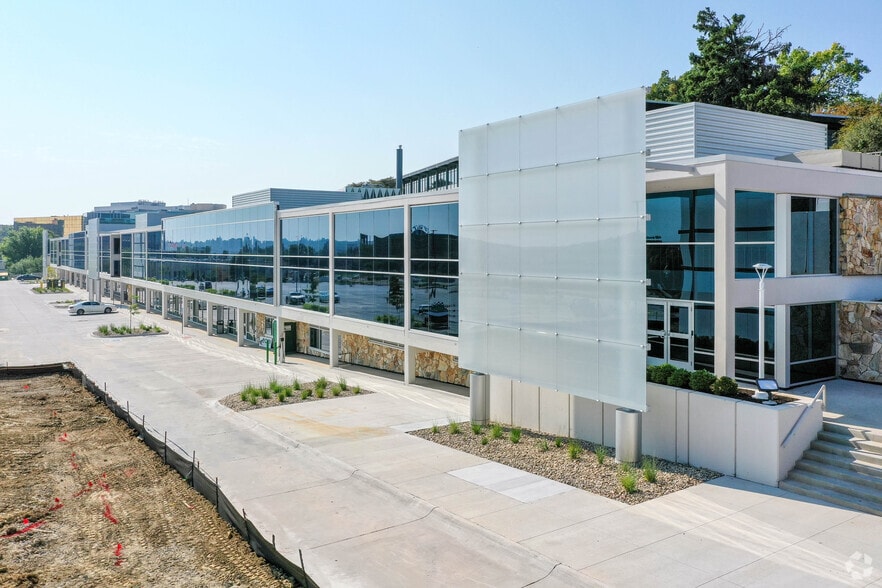 More Photos Of 8601 W Dodge Rd, Omaha Office For Lease