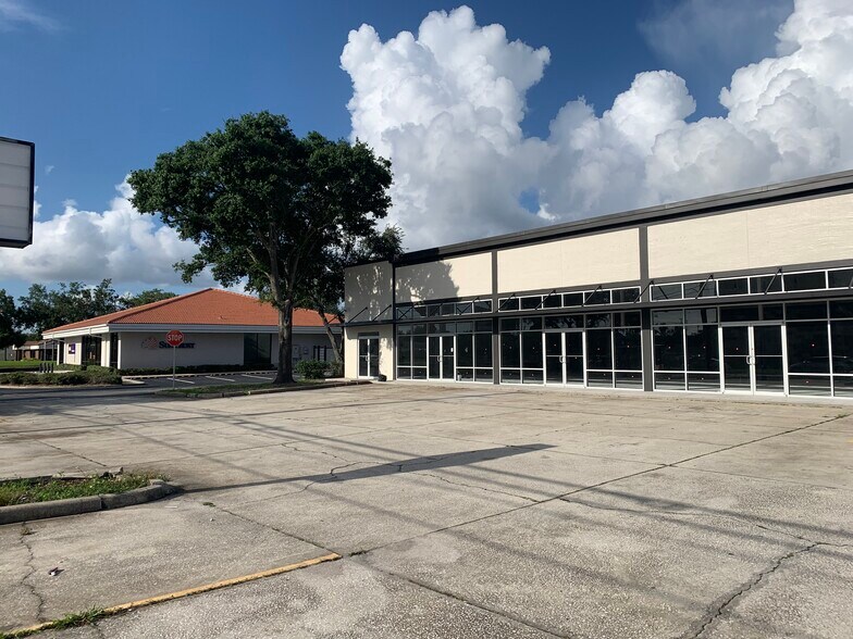 More Photos Of 1737 N Alafaya Trl, Orlando Storefront For Lease