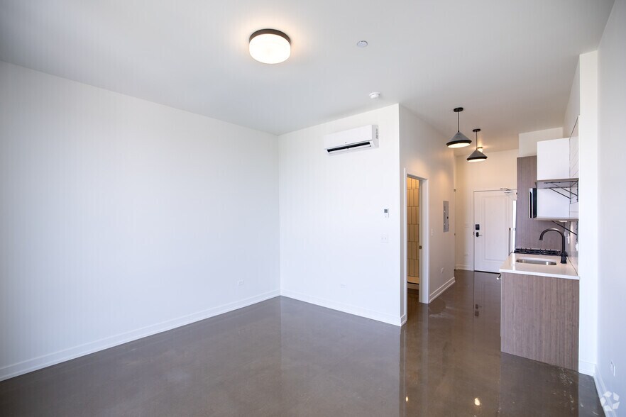 More Photos Of 1135 W Winona St, Chicago Apartments For Lease