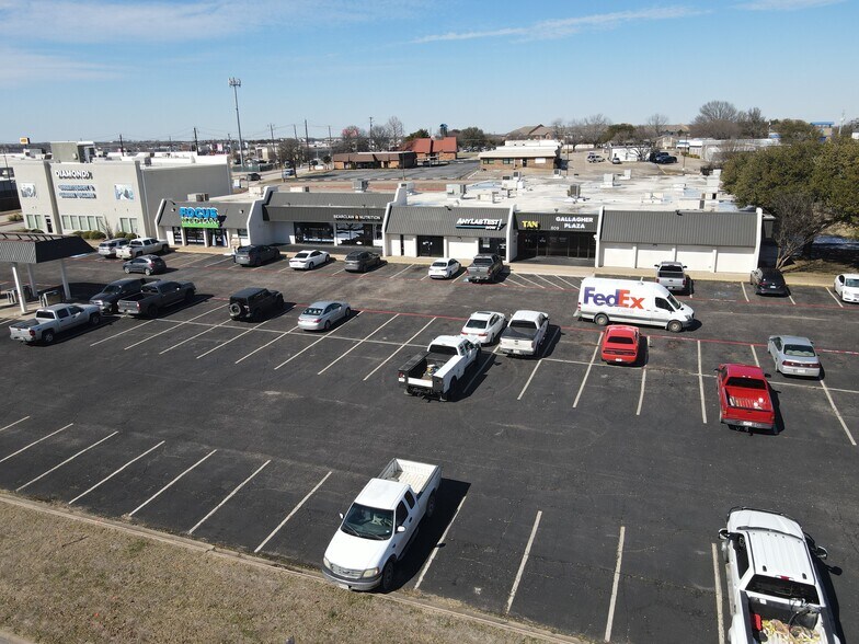 More Photos Of 809 Gallagher Dr, Sherman General Retail For Sale