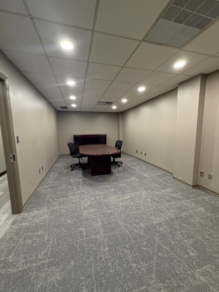 More Photos Of 104 E Main St, Johnson City Office For Lease