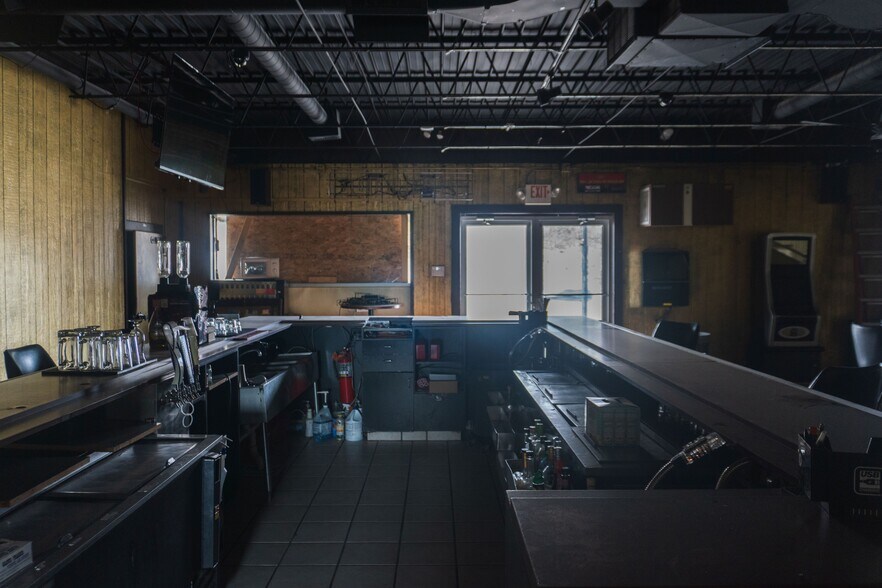 More Photos Of 8919 N 30th St, Omaha Storefront For Lease