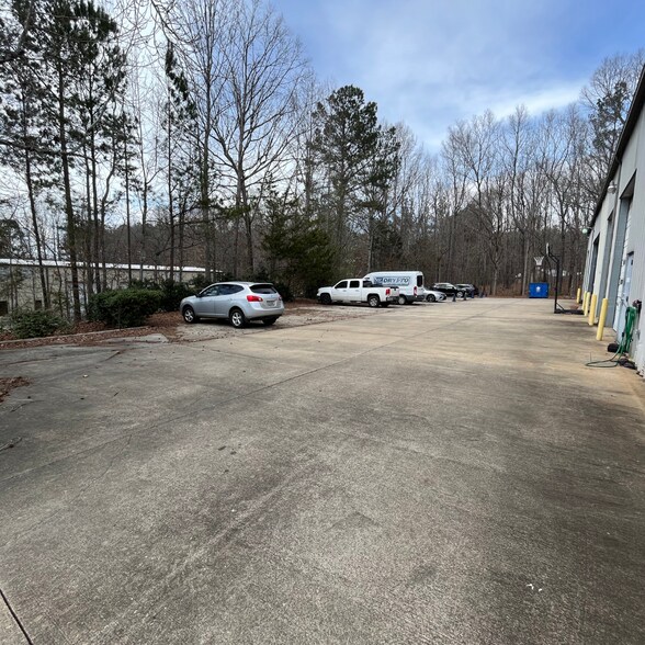 More Photos Of 125 Carnes Dr, Fayetteville Warehouse For Sale