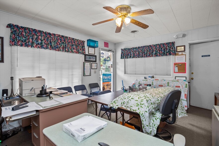 More Photos Of 205 E Denman Ave, Lufkin Flex For Sale