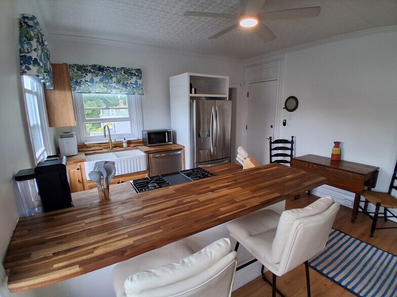 More Photos Of 117 Water St, Stonington Apartments For Sale