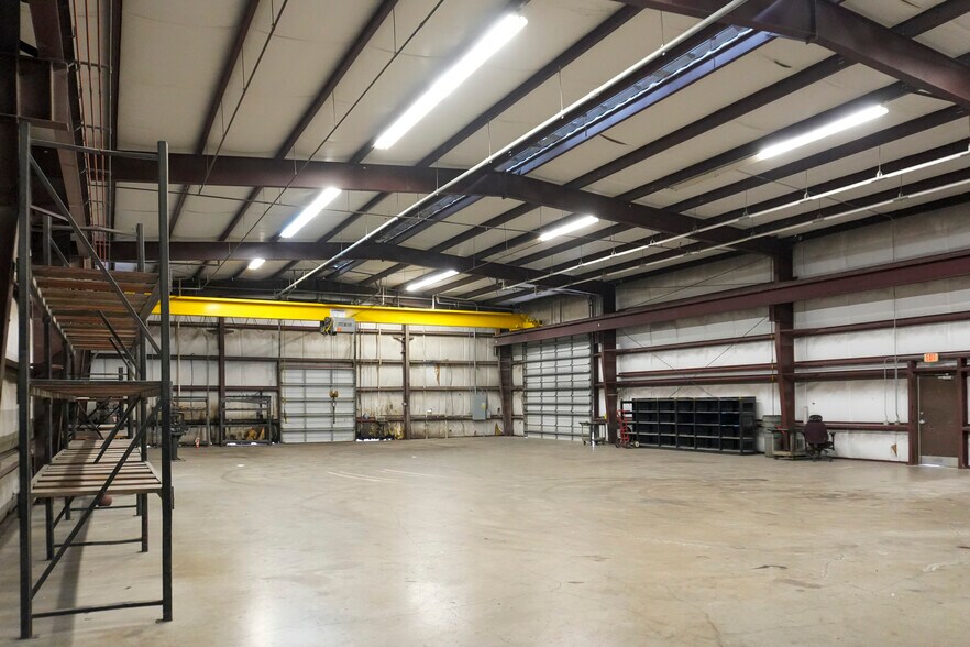 More Photos Of 6944 Leopard St, Corpus Christi Warehouse For Sale