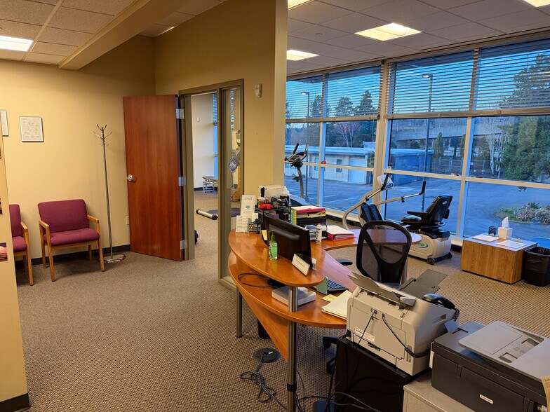 More Photos Of 10305 SW Park Way, Portland Medical For Lease