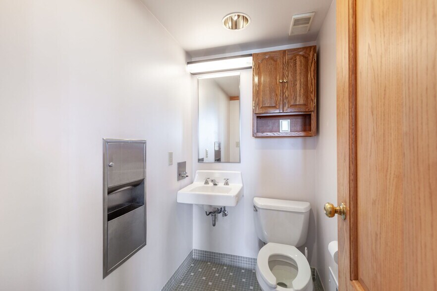 More Photos Of 772 W Main St, Lake Geneva Loft Creative Space For Lease