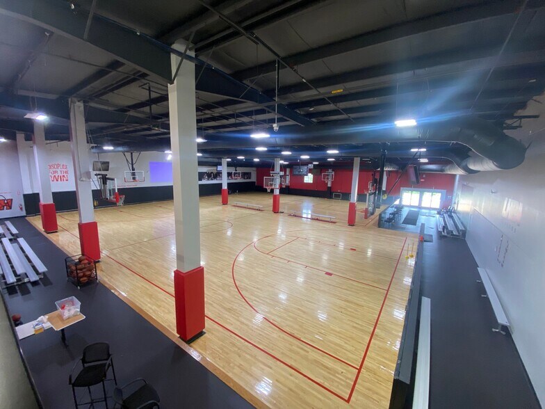More Photos Of 140 Long Rd, Chesterfield Flex For Lease
