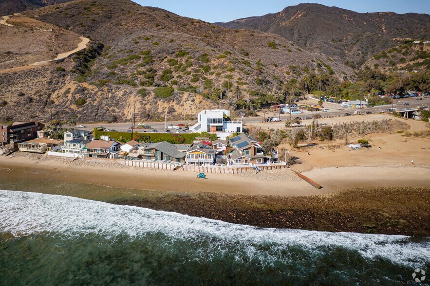 More Photos Of 18820 Pacific Coast Hwy, Malibu Storefront Retail Office For Lease
