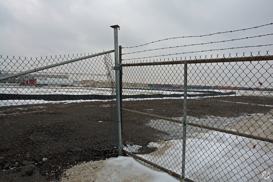 More Photos Of 10700 W Waveland Ave, Franklin Park Distribution For Lease