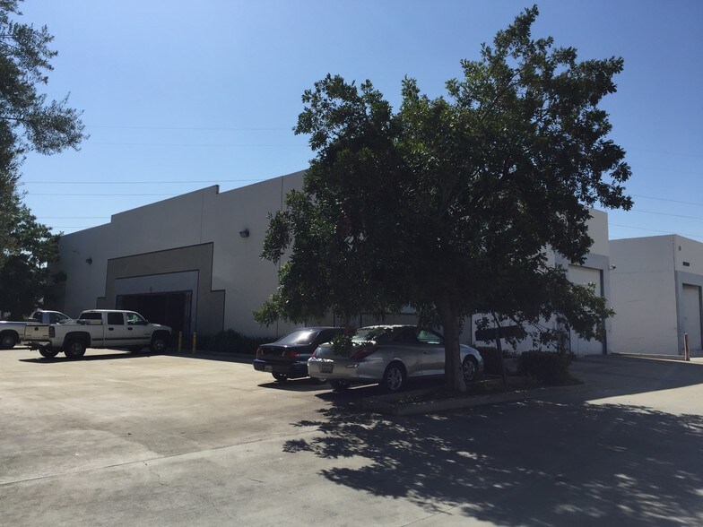 More Photos Of 13450 Brooks Dr, Baldwin Park Warehouse For Lease