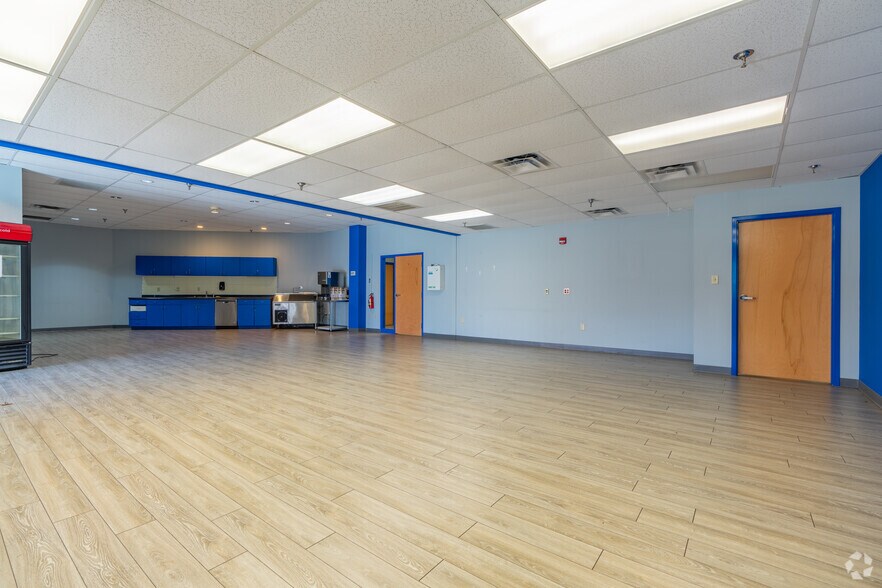 More Photos Of 3839 Forest Hill Irene Rd, Memphis Office For Lease