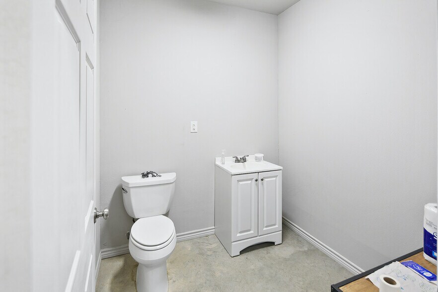 More Photos Of 4459 Roans Chapel Rd, College Station Service For Sale