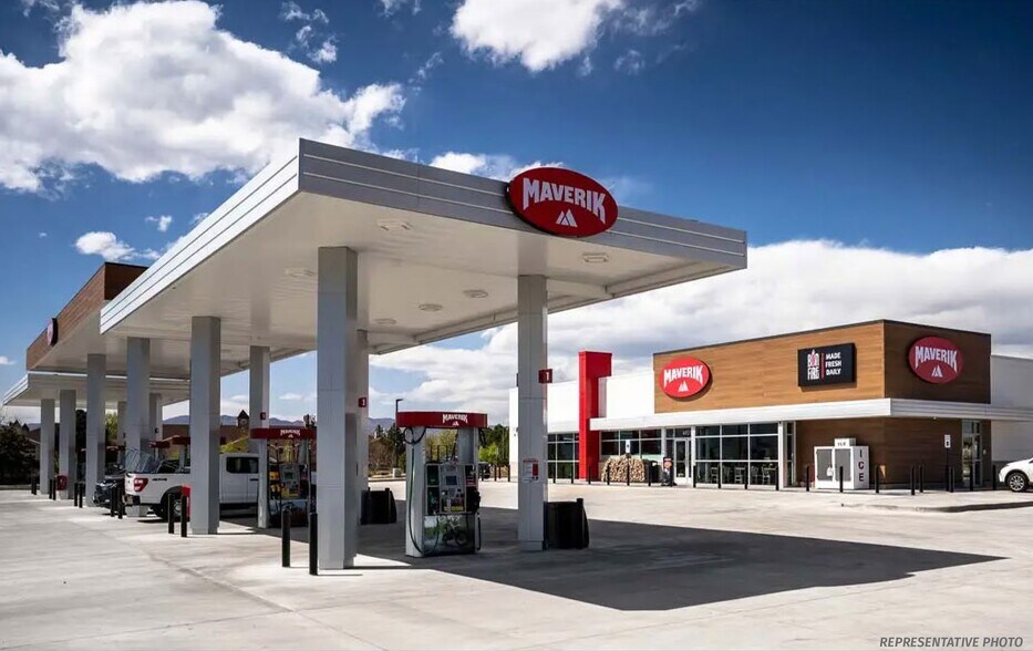 Primary Photo Of 15617 Chenal Pky, Little Rock Convenience Store For Sale