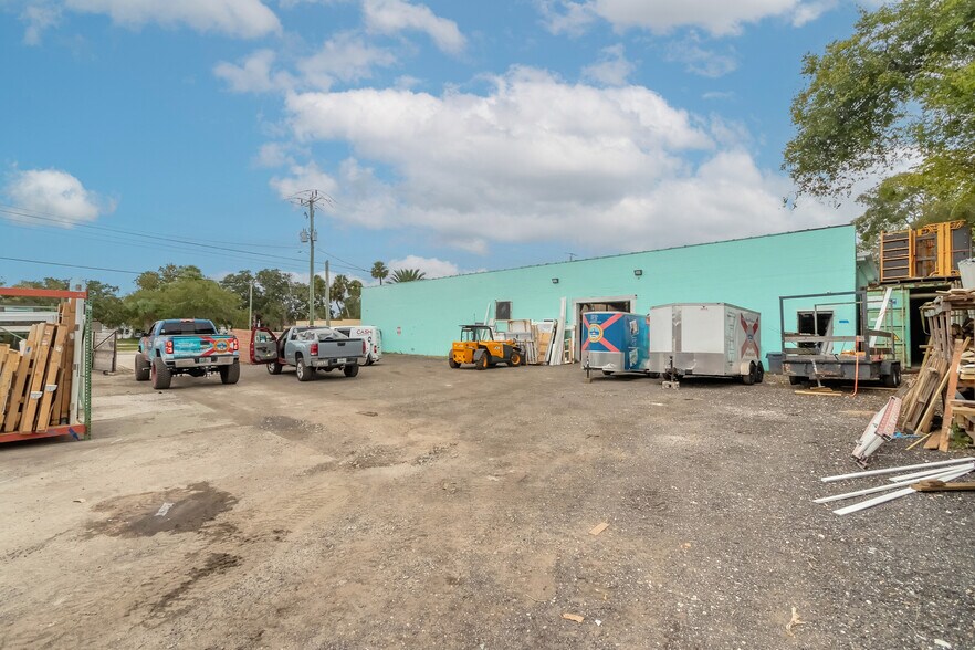 More Photos Of 719 N Ridgewood Ave, Daytona Beach General Retail For Sale