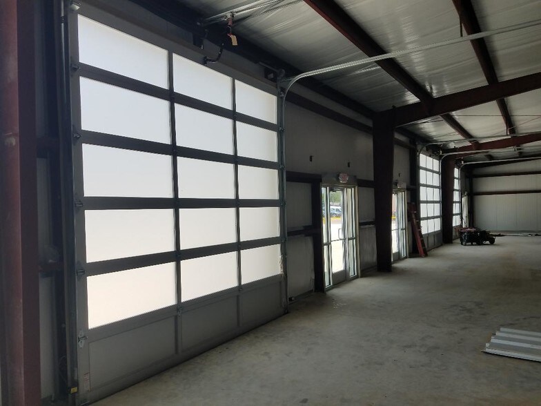 More Photos Of 811 Stonecrest Rd, Argyle Showroom For Lease