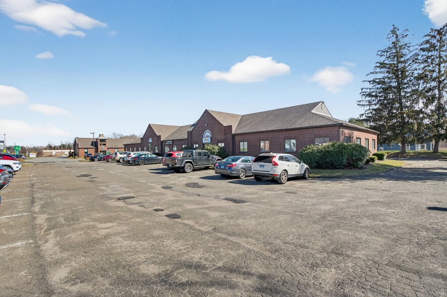 More Photos Of 444 Foxon Rd, East Haven Office For Sale