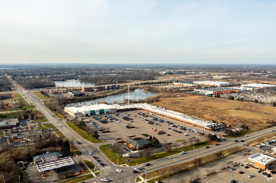 More Photos Of 39440-39900 W 14 Mile Rd, Walled Lake Unknown For Lease