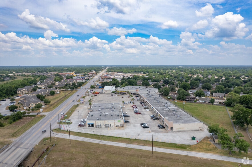 More Photos Of 11078 Veterans Memorial Dr, Houston General Retail For Lease
