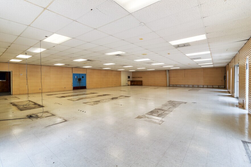 More Photos Of 2616 S College Ave, Bryan Distribution For Lease