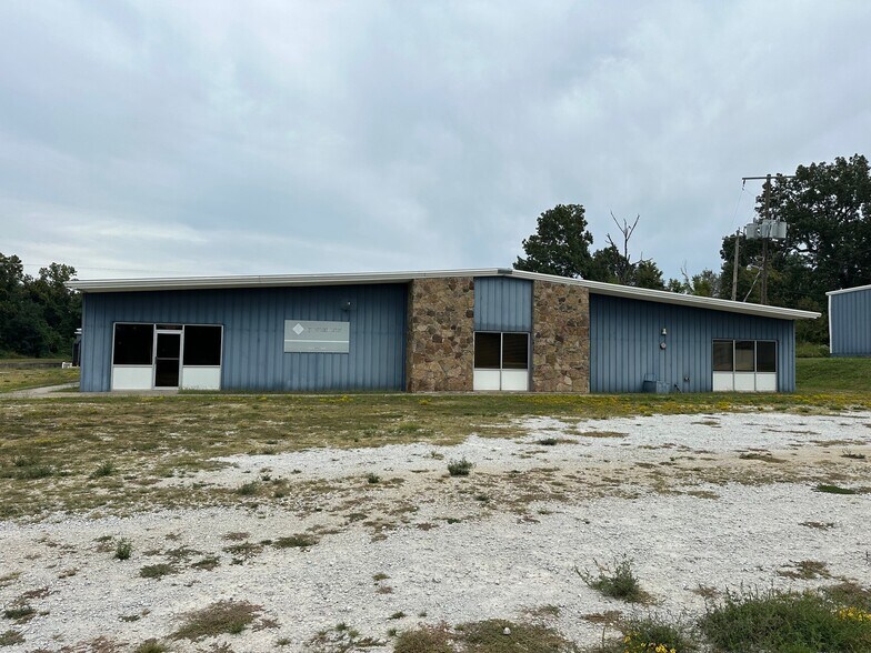 Primary Photo Of 212 W Fair St, Marshall Manufacturing For Sale