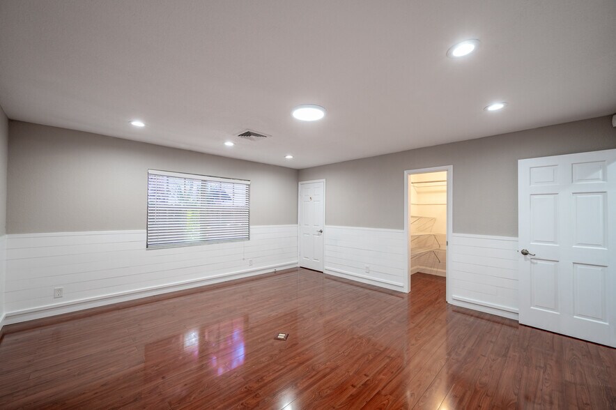 More Photos Of 5105 Memorial Hwy, Tampa Office Residential For Lease