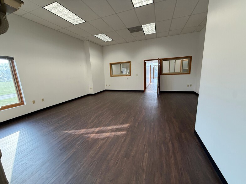 More Photos Of 4131-4133 N Perryville Rd, Loves Park Storefront Retail Office For Lease