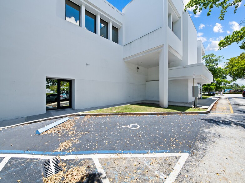 More Photos Of 1471 NE 26th St, Wilton Manors Office Residential For Lease