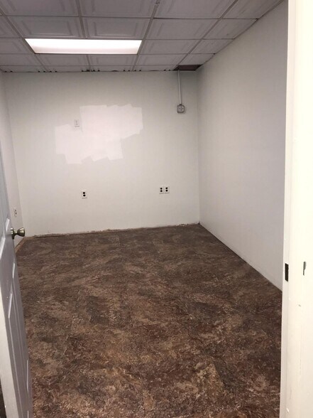 More Photos Of 19005 Mack Ave, Detroit Storefront Retail Office For Lease