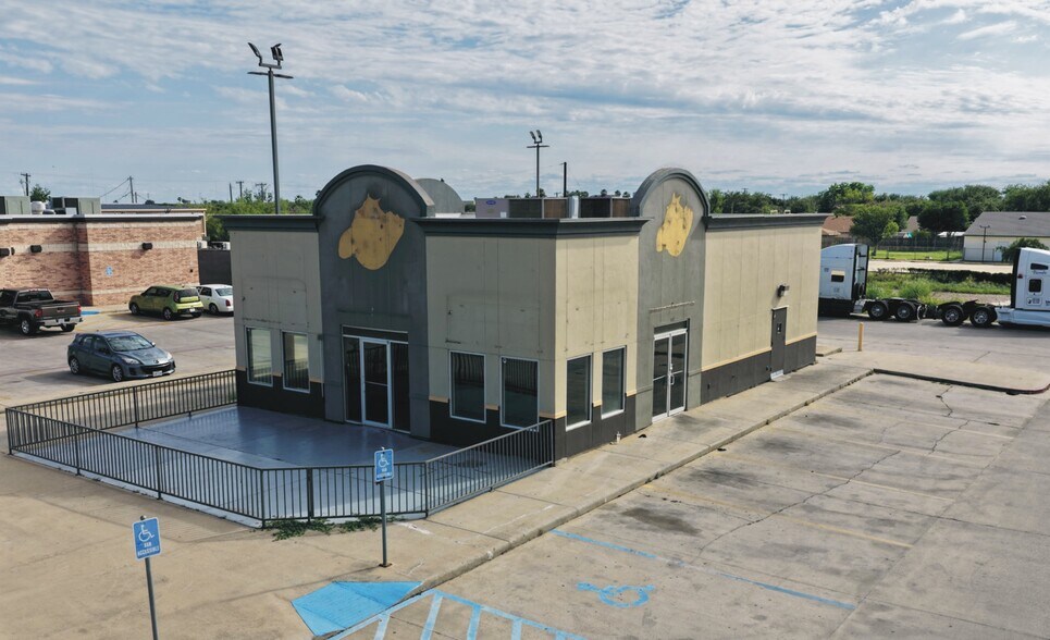 More Photos Of 611 Rancho Viejo Dr, Laredo Fast Food For Lease