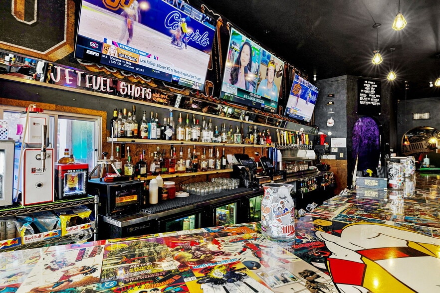 More Photos Of 5050 Broadway, Alamo Heights Restaurant For Sale