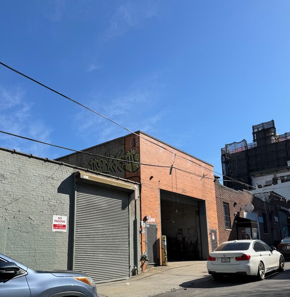 More Photos Of 33 S 1st St, Brooklyn General Retail For Lease