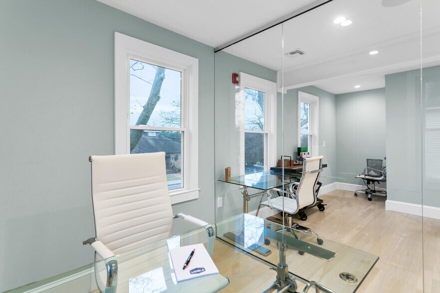 More Photos Of 126 E River Rd, Rumson Storefront Retail Residential For Lease